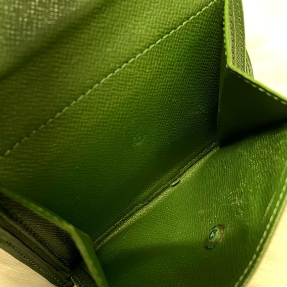 Louis Vuitton Epi Porte Billets Compact Wallet Green - Picture 9 of 12